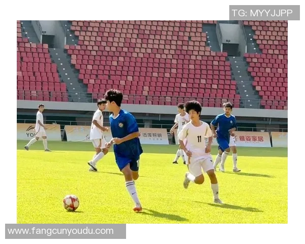 聚焦绿茵英雄双足展现足球巨星力量与激情瞬间